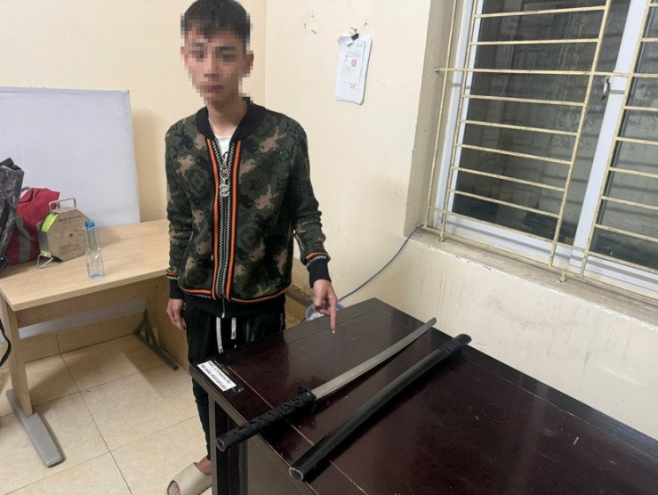 Thiếu niên bị phát hiện giấu thanh kiếm tại nơi ở