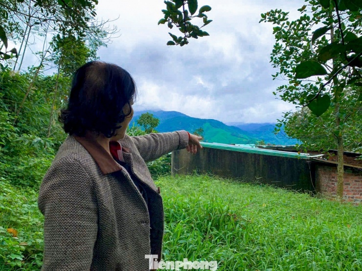 Đất sạt vào tận nhà, nhiều hộ dân Đà Nẵng không dám ngủ mỗi khi mưa lớn - 8