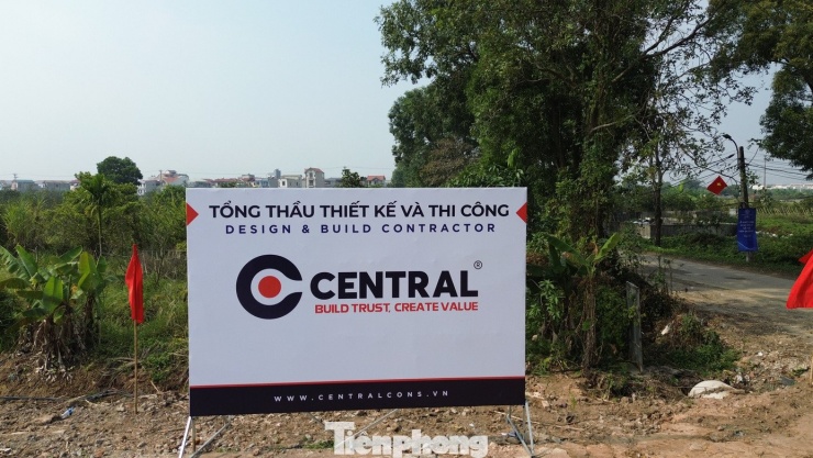 Dự án Tiên Dương Park City có tổng diện tích khoảng 45 ha, nằm trên trục Võ Nguyên Giáp, xã Phúc Thịnh - tuyến kết nối quan trọng ra sân bay Nội Bài và các khu vực phát triển mới của Hà Nội. Khu đất dự án tiếp giáp không gian quy hoạch công viên Kim Quy rộng hơn 100 ha.