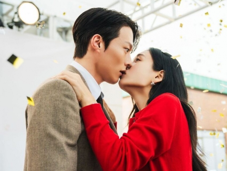 Jang Ki Yong (trái) và Ahn Eun Jin. Ảnh: Netflix.