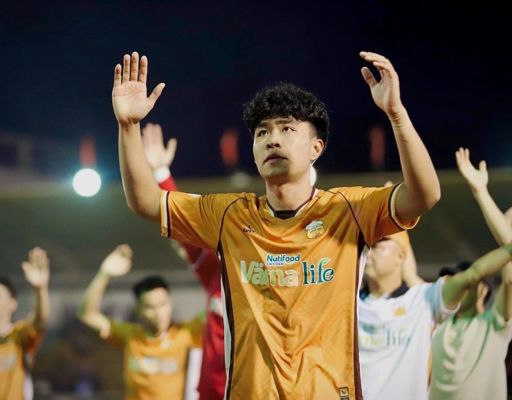 Màn "bắn" tiếng Anh của cầu thủ U22 Việt Nam đạt triệu view, gây sốt khắp mạng xã hội - 3