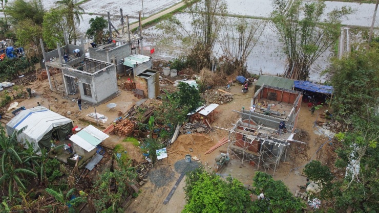 Loạt nhà chống lũ ở Hòa Thịnh sau hơn hai tuần xây dựng - 1