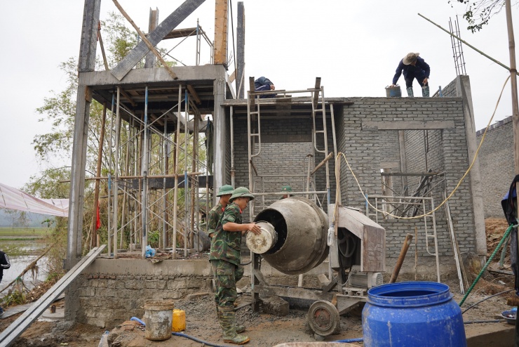 Loạt nhà chống lũ ở Hòa Thịnh sau hơn hai tuần xây dựng - 8