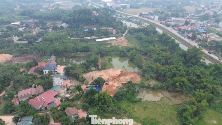 UBND xã Phú Bình cho biết, hiện chính quyền địa phương đang phối hợp tuyên truyền, vận động các hộ dân sớm bàn giao mặt bằng để thi công phần còn lại dự án.