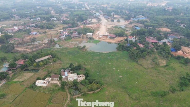 Được biết, 2 dự án trên không thể kết nối do một đoạn tuyến trùng với Dự án Khu dân cư Ngọc Xuân, trước đây do UBND huyện Phú Bình (cũ) làm chủ đầu tư. Tuy nhiên, đến nay vẫn chưa được triển khai xây dựng nên tuyến đường bị gián đoạn.