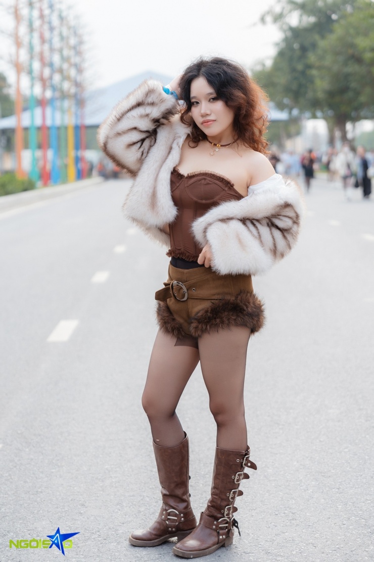 Hà Mỹ Giang (23 tuổi) chuẩn bị trang phục từ một tháng trước để thể hiện phong cách cá nhân, lấy cảm hứng từ các nghệ sĩ trong show. Giang cho biết đã chuẩn bị đủ sức khỏe và có thể quẩy đến sáng mai. Cô cổ vũ cho toàn bộ dàn nghệ sĩ và chỉ mong được nhanh vào sân khấu xem biểu diễn.