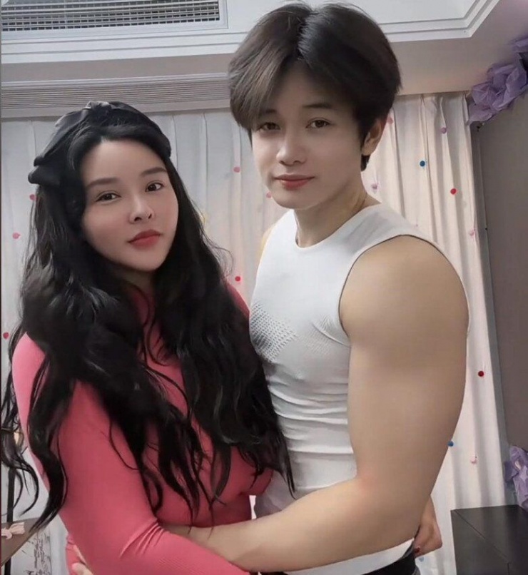 Trai đẹp 10X yêu nữ giám đốc siêu vòng 1 hơn 13 tuổi, mỗi tháng được cho 187 triệu để tiêu - 7