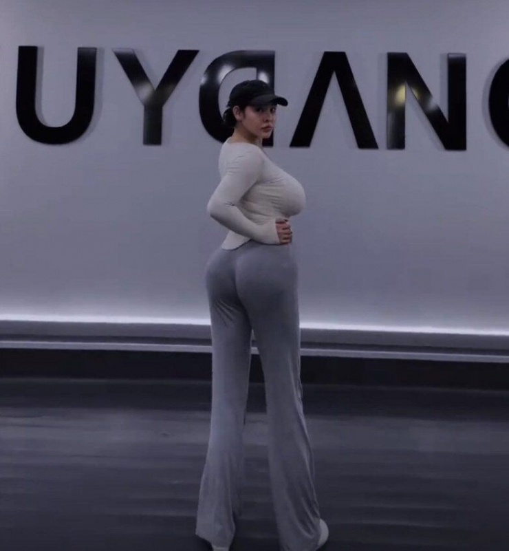 Mỗi buổi chiều sau khi tan làm, cô đều đến phòng gym.