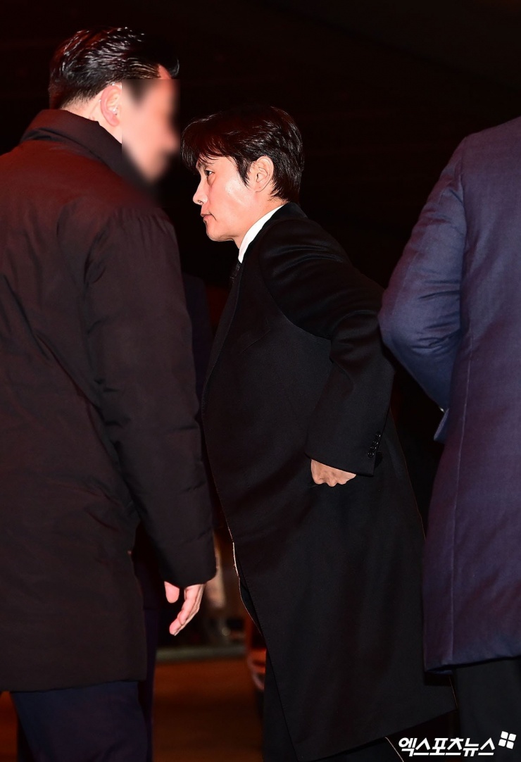 Tài tử quyền lực Lee Byung Hun toát lên phong thái lịch lãm khi xuất hiện tại siêu đám cưới của đàn em.