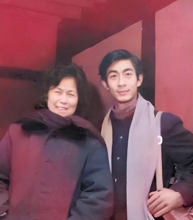 Lục Tiểu Linh Đồng và đạo diễn Dương Khiết.