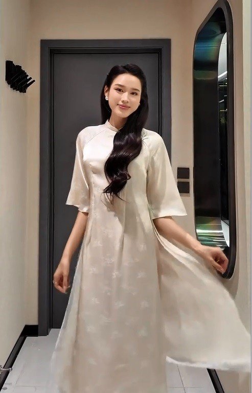 Chưa sang năm mới nhưng Hoa hậu Đỗ Thị Hà đã chuẩn bị áo dài đón Tết rồi đây - 1