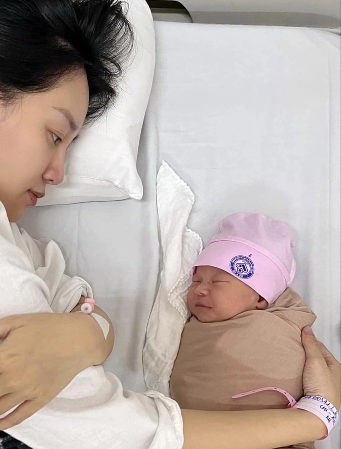 20 sao Việt sinh con năm 2025 - 18