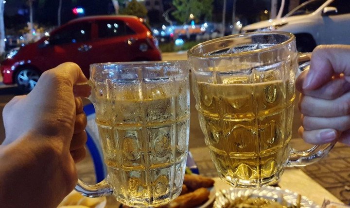 Nên 'lười' uống bia, rượu để sống khỏe hơn.