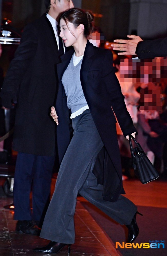 Lee Se Young "đốn tim" người hâm mộ với góc nghiêng cực bén.