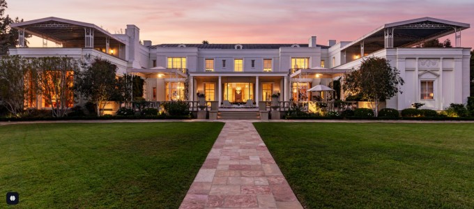 Dinh thự Casa Encantada từng được rao bán với giá 250 triệu USD. Ảnh: Simon Berlyn