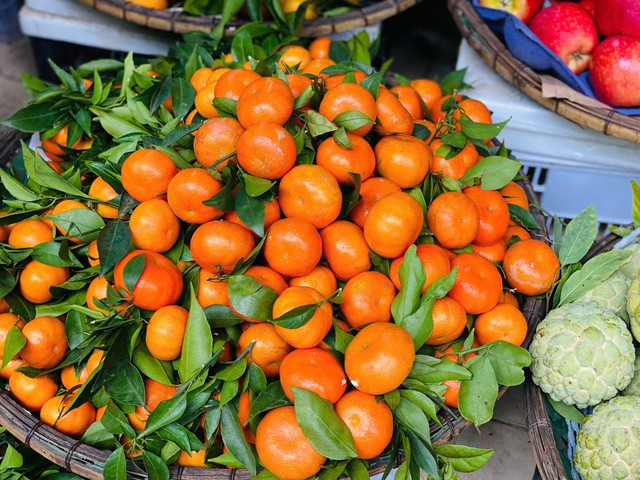 Hiện tại cam canh đang được rao bán trên thị trường với mức giá dao động từ 30.000 – 80.000 đồng/kg (tùy chất lượng).