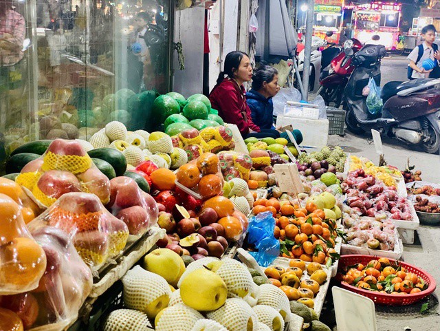 Trên thị trường bày bán nhiều loại cam, quýt phục vụ nhu cầu người tiêu dùng.