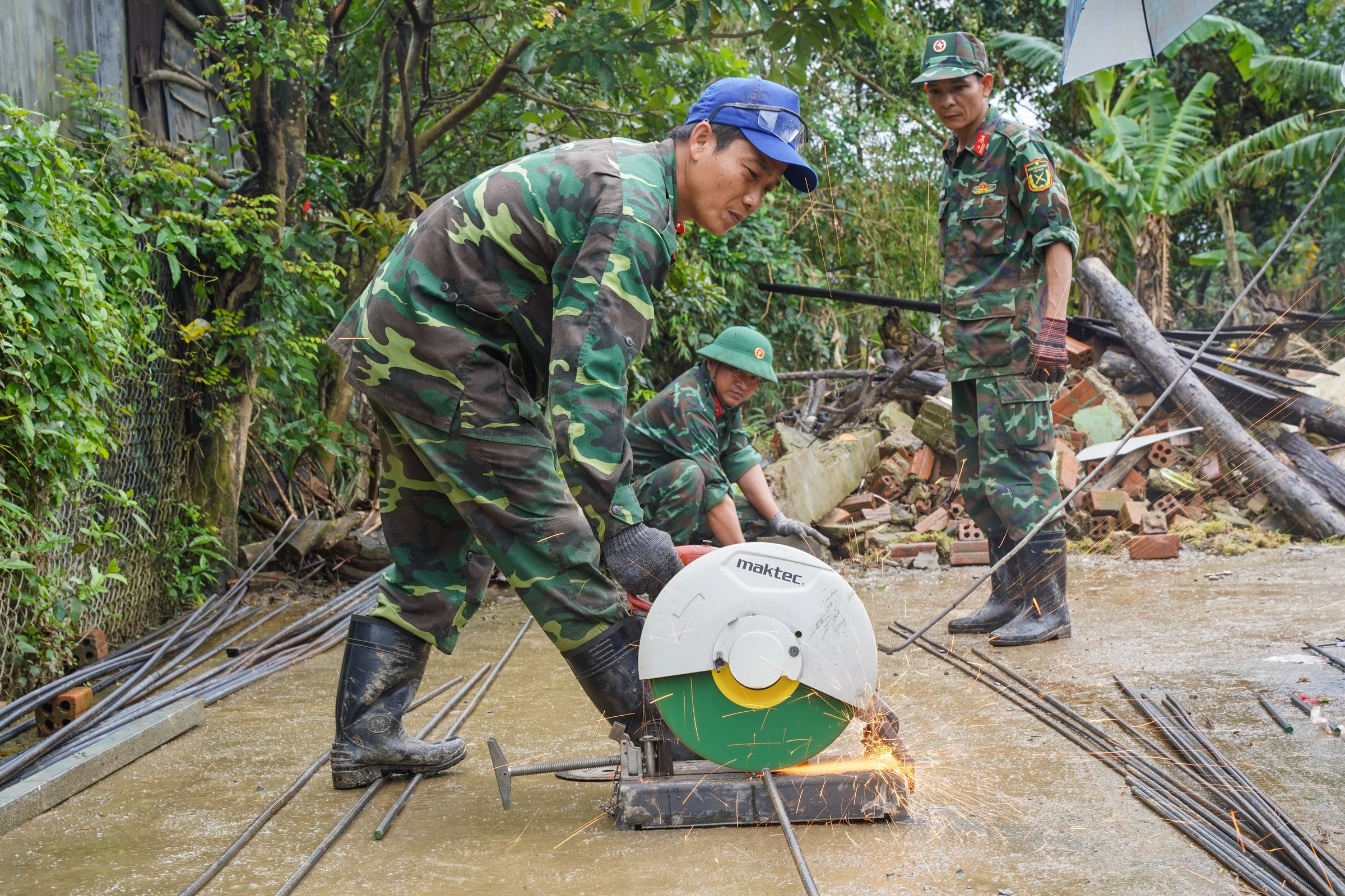 Loạt nhà chống lũ ở Hòa Thịnh sau hơn hai tuần xây dựng - 6