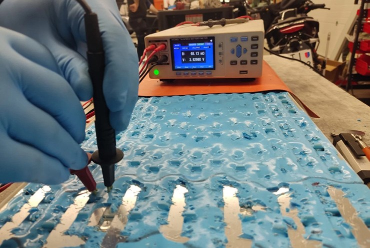 17000012-00-B được xem là mã số phụ tùng phiên bản pin mà&nbsp;EV Clinic thử nghiệm.