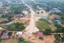 Cận cảnh tuyến đường 'cụt' 220 tỷ kết nối với... đồng ruộng ở Thái Nguyên