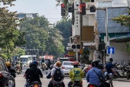 6 tuyến phố ở Hà Nội vận hành đèn giao thông điều khiển bằng camera AI