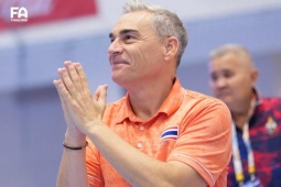 Bóng đá Thái Lan hụt 4 HCV SEA Games, HLV tuyên bố từ chức và giải nghệ