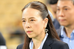 Madam Pang đeo bông tai 20.000 USD