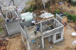 Loạt nhà chống lũ ở Hòa Thịnh sau hơn hai tuần xây dựng