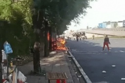 Bình gas phát nổ ở gần cầu vượt Linh Xuân, xe bún riêu tan tành