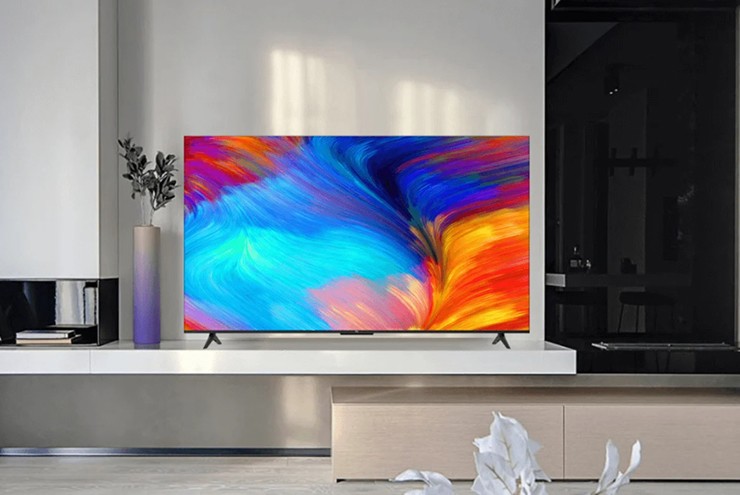 Đặt tivi trên bàn dễ di chuyển khi có sự cố như lũ lụt, nhưng lại đối diện với các sự cố đổ vỡ nếu gặp động đất.