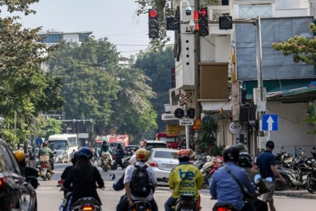 6 tuyến phố ở Hà Nội vận hành đèn giao thông điều khiển bằng camera AI