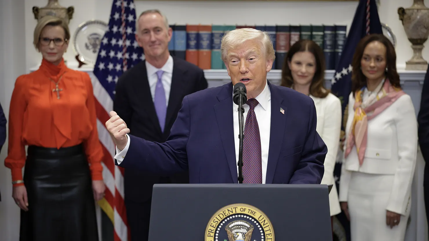 Chưa từng có tiền lệ: Ông Trump bắt tay 9 “ông lớn” dược phẩm để hạ giá thuốc - 1