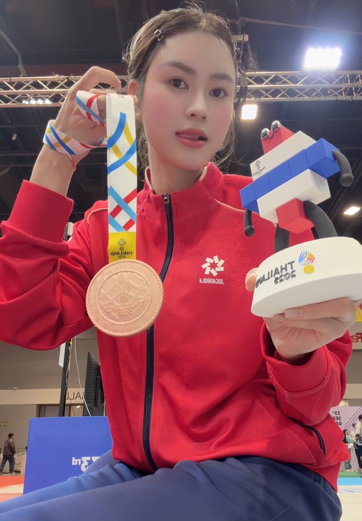 "Hoa khôi đấu kiếm" Ngô Thị Hương cao 1m75, giành huy chương quý giá ở SEA Games - 4