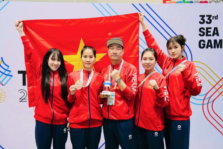 Cô và đội tuyển mang về HCĐ cho đoàn thể thao Việt Nam 