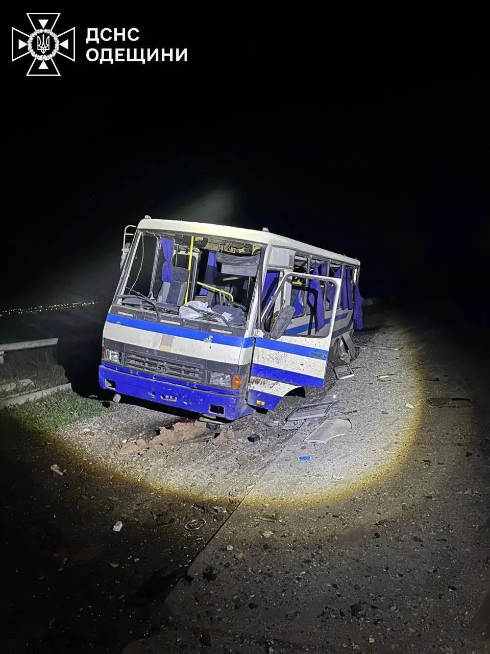 Một chiếc xe bị hư hại khi cảng ở Odessa bị tên lửa tập kích (ảnh: Kyiv Independent)