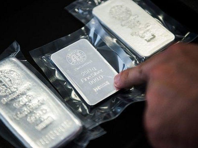 Nhà đầu tư tiếp tục xuống tiền cho bạc: Chuyên gia nói gì? - 1