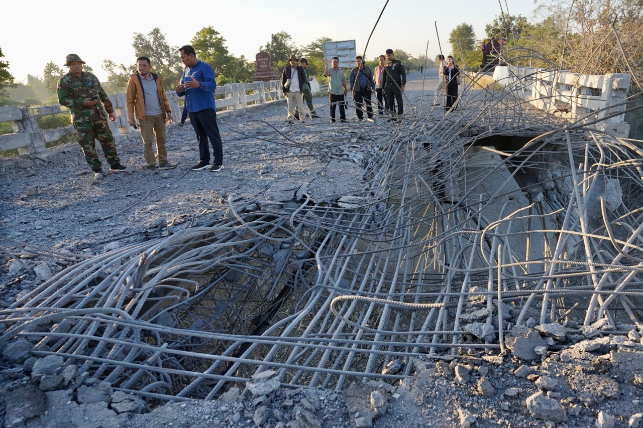 Cầu O Chik bị hư hại nghiêm trọng (ảnh: Khmer Times)