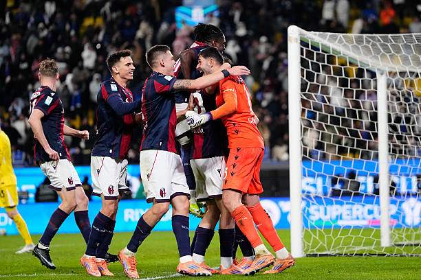 Bologna thắng trong loạt luân lưu với 2 lần thủ môn Ravaglia cản phá