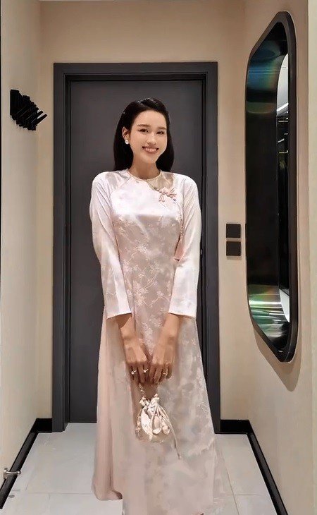 Chưa sang năm mới nhưng Hoa hậu Đỗ Thị Hà đã chuẩn bị áo dài đón Tết rồi đây - 6