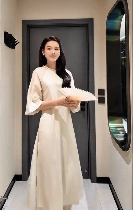 Chưa sang năm mới nhưng Hoa hậu Đỗ Thị Hà đã chuẩn bị áo dài đón Tết rồi đây - 7