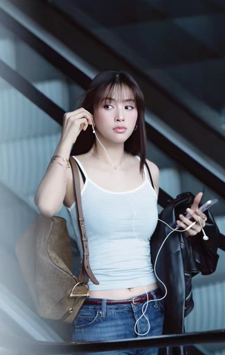 Sao Việt đu trend “ảnh trạm tỷ”: Huyền Lizzie sang chảnh, đến Chi Pu thì lạ lắm - 5