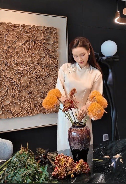 Chưa sang năm mới nhưng Hoa hậu Đỗ Thị Hà đã chuẩn bị áo dài đón Tết rồi đây - 8