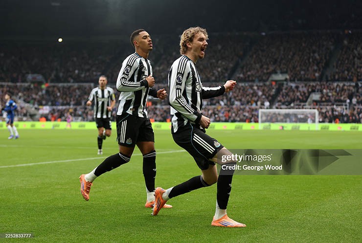 Trực tiếp bóng đá Newcastle - Chelsea: Reece James thoát thẻ đỏ phút 90+5 (Hết giờ) - 2
