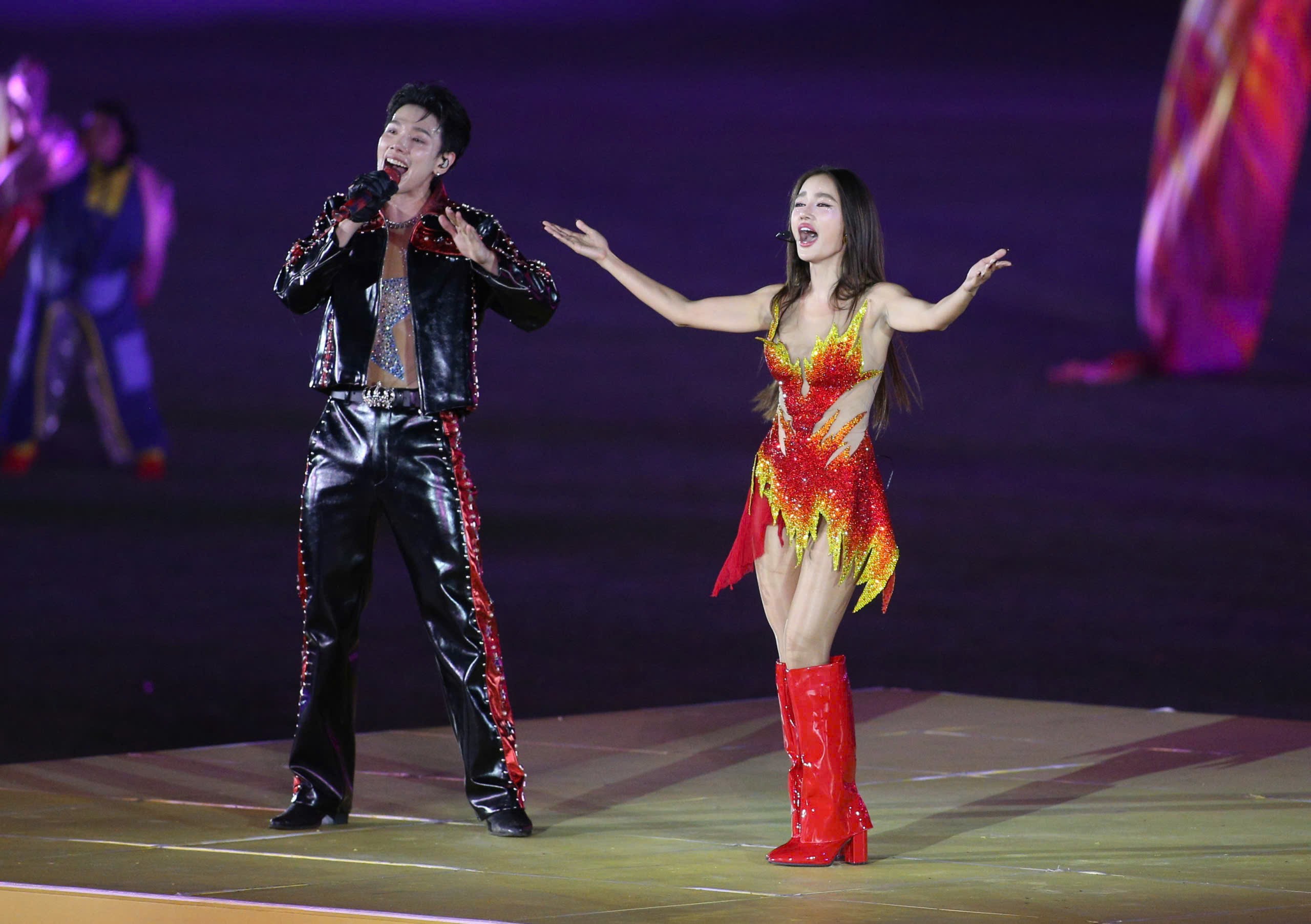 Bế mạc SEA Games 33: Malaysia nhận cờ, chào đón Đông Nam Á tới SEA Games 34 - 24