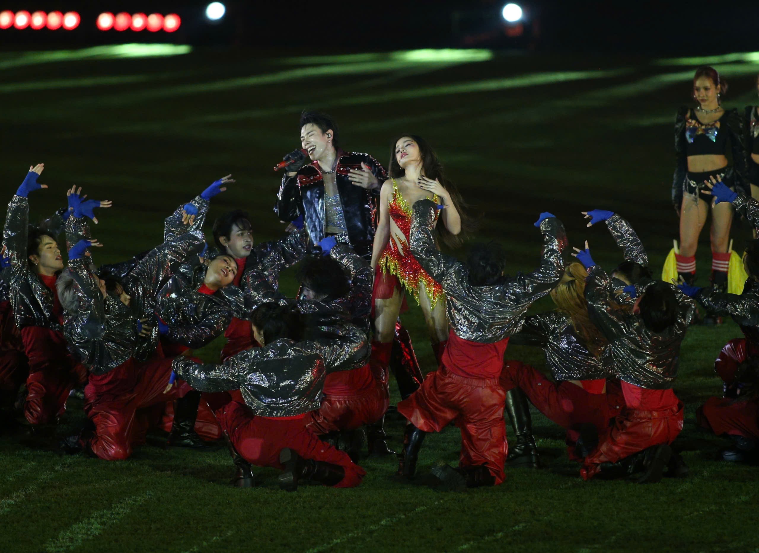 Bế mạc SEA Games 33: Malaysia nhận cờ, chào đón Đông Nam Á tới SEA Games 34 - 27