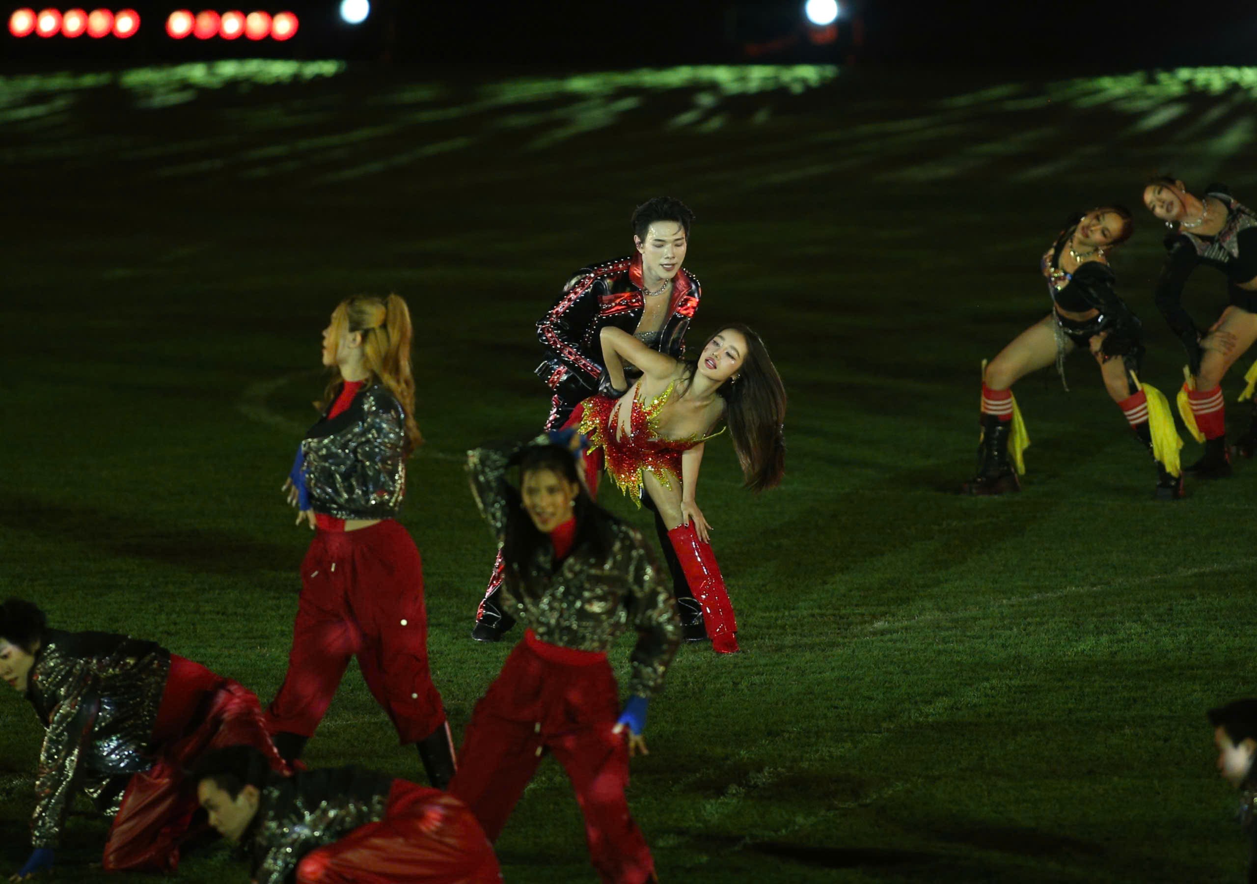 Bế mạc SEA Games 33: Malaysia nhận cờ, chào đón Đông Nam Á tới SEA Games 34 - 28