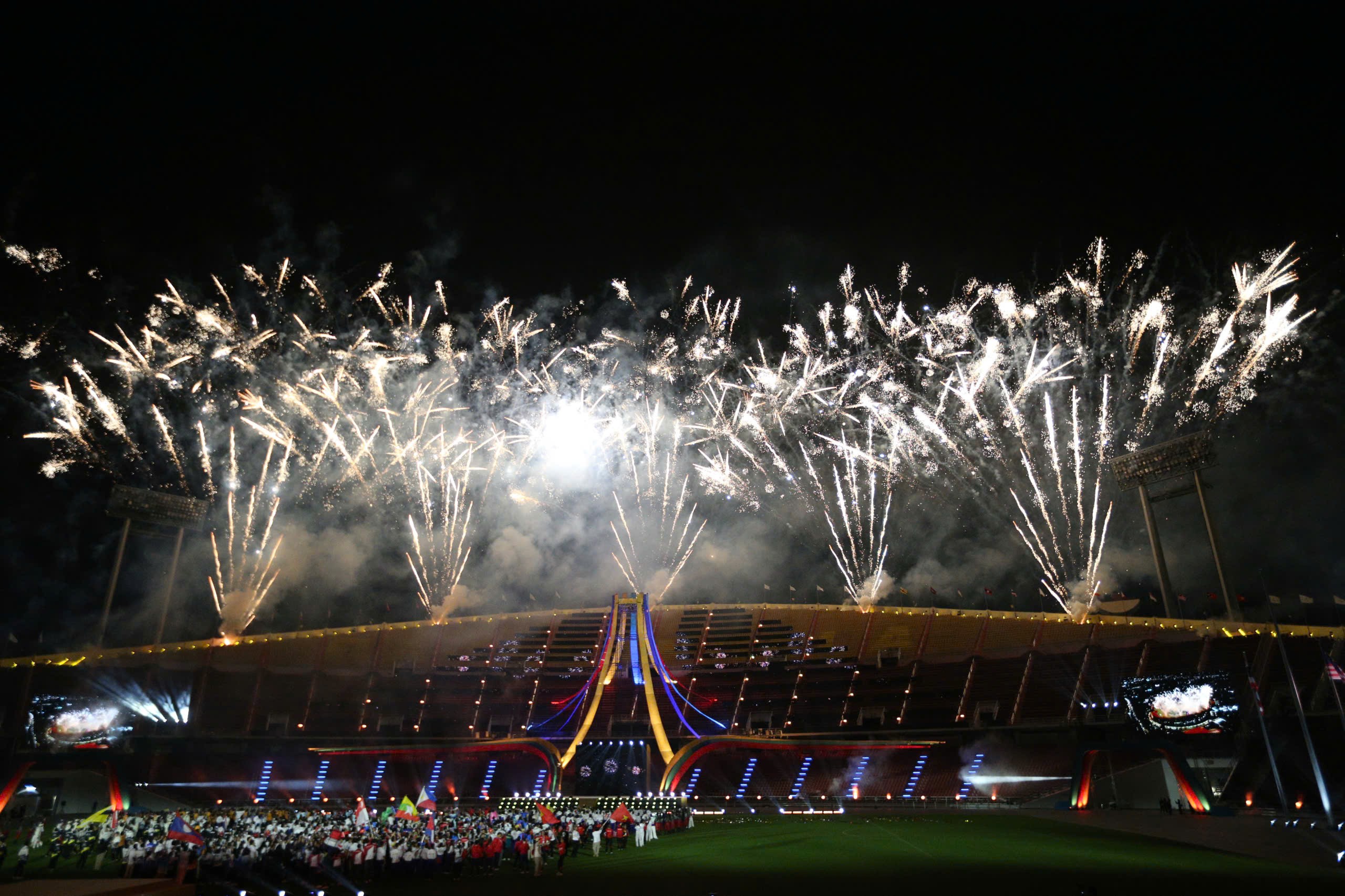 Bế mạc SEA Games 33: Pháo hoa rực rỡ kết thúc buổi lễ - 3