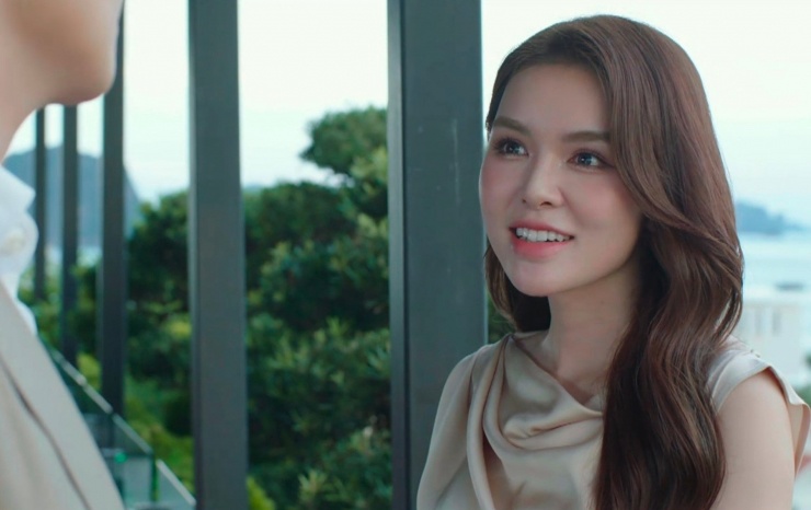 Trong các tập phim gần đây, nhân vật Thuỷ mới xuất hiện trong "Lằn ranh" nhận&nbsp;sự chú ý của khán giả vì gương mặt xinh xắn, mới mẻ.&nbsp;