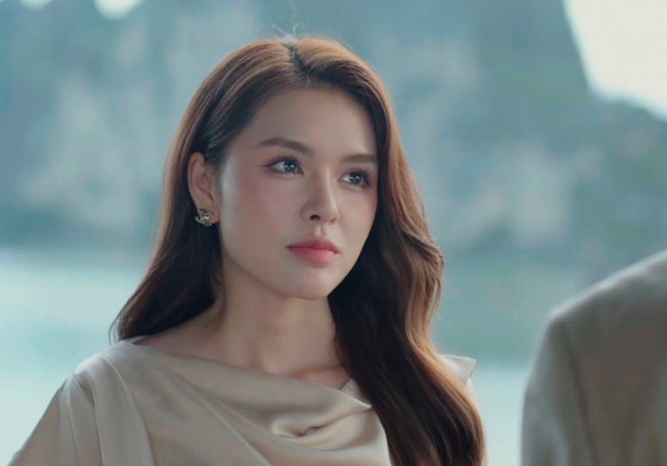 Vai diễn được đạo diễn Mai Hiền giao chi Bích Ngọc, nữ diễn viên sinh năm 2001 đến từ Sơn Tây, Hà Nội.&nbsp;