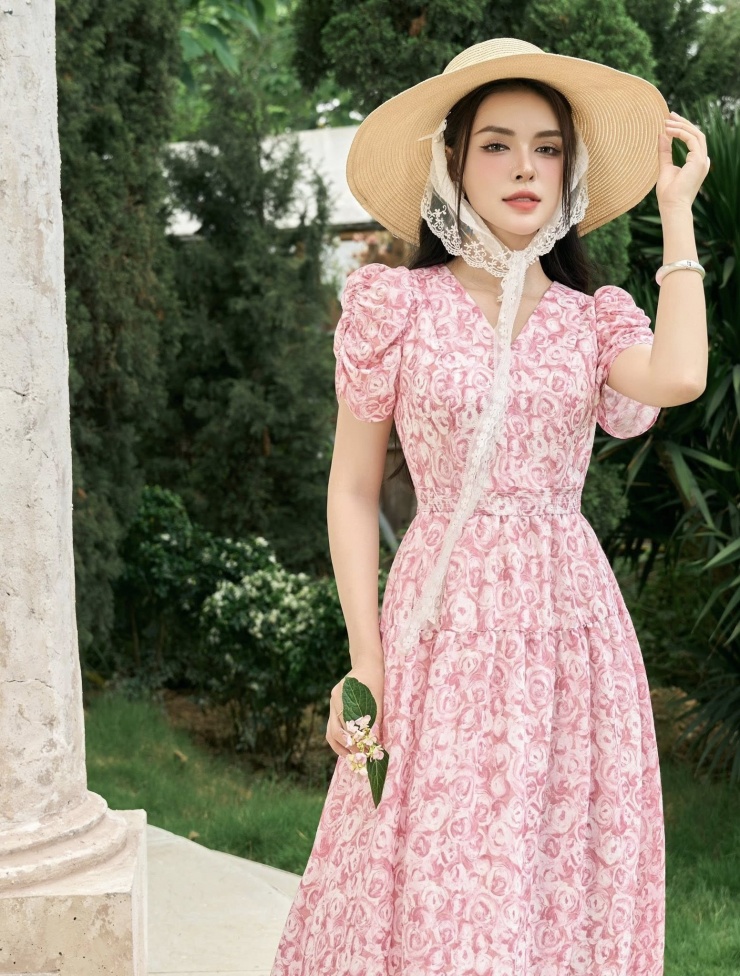 "Tôi thấy mình có kinh nghiệm diễn xuất trước ống kính nên muốn chọn đi theo đường dài hơn", Bích Ngọc chia sẻ.&nbsp;